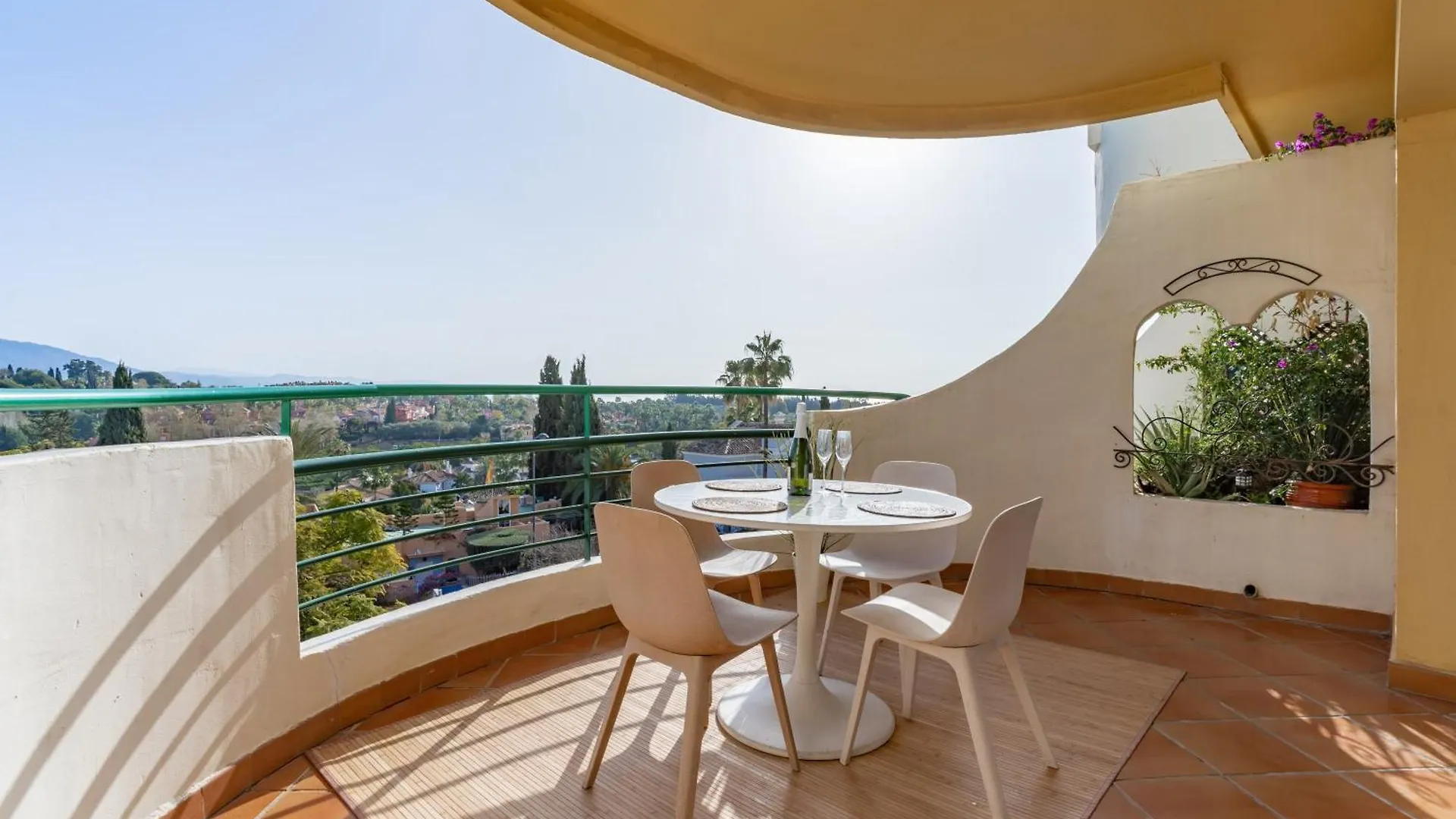Modern 2-Bedroom Apartment With Stunning Views Марбелья
