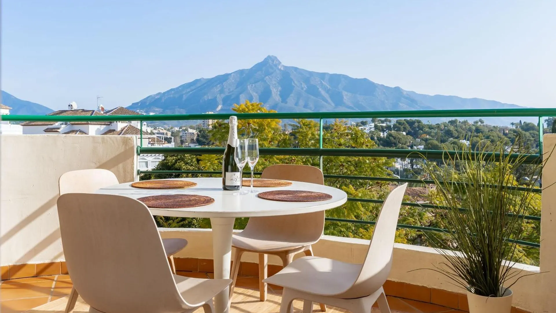 Modern 2-Bedroom Apartment With Stunning Views Марбелья Испания