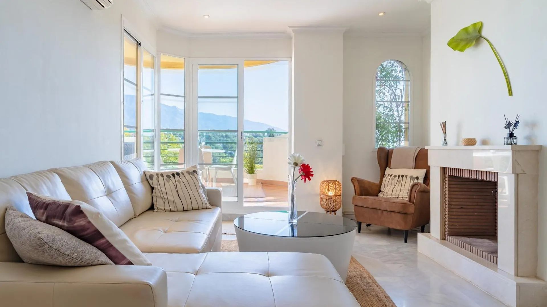 Modern 2-Bedroom Apartment With Stunning Views Марбелья