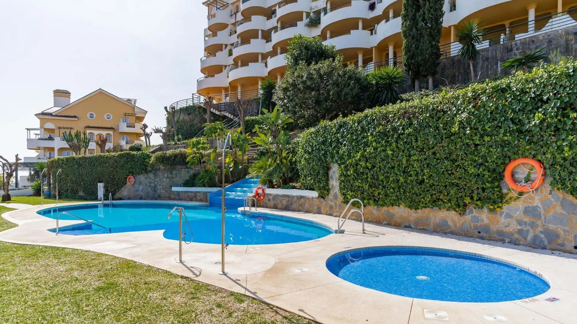 Modern 2-Bedroom Apartment With Stunning Views Marbella 0*,  İspanya
